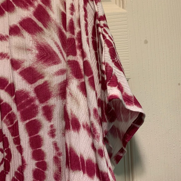 White line Patterned Coverup - Picture 3 of 6